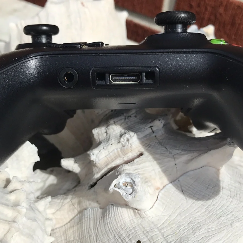 XBox One Black Wireless Gaming Controller without battery back
